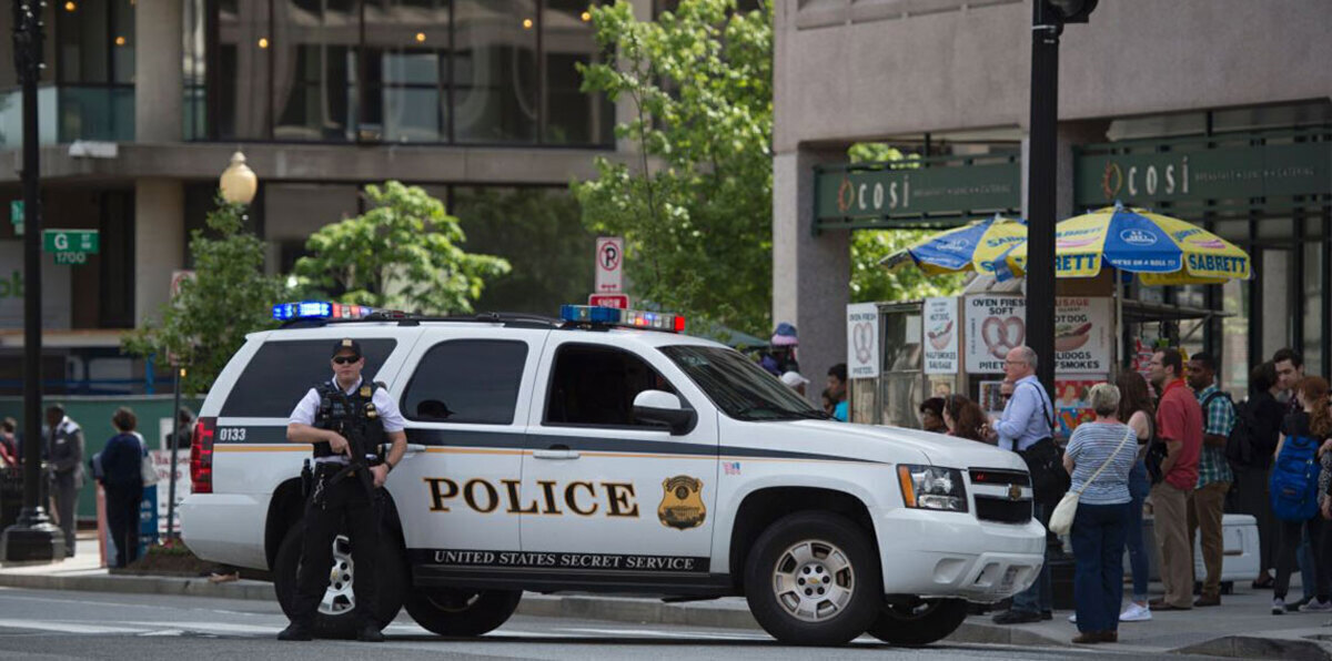 مسلح يقتل رجلين حاولا منعه من مضايقة مسلمتين في أمريكا