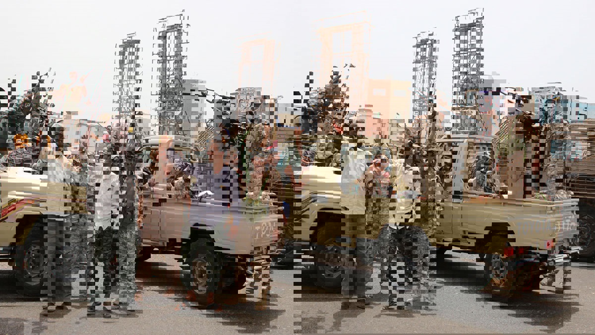 البيعة في صنعاء وانحراف بوصلة الشرعية نحو الجنوب