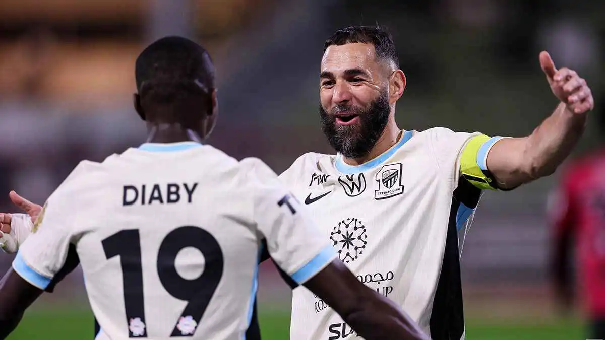 بعد تراجع مستوى بنزيما.. هل ينجح الاتحاد السعودي في خطف "قاهر" ريال مدريد؟