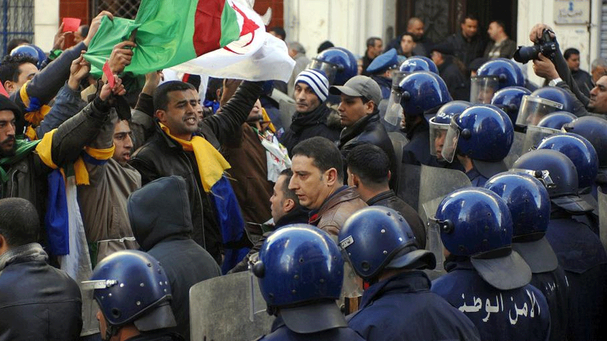 الأمن الجزائري يحقق مع وسائل إعلام محلية بتهم "تضليل" المتظاهرين 