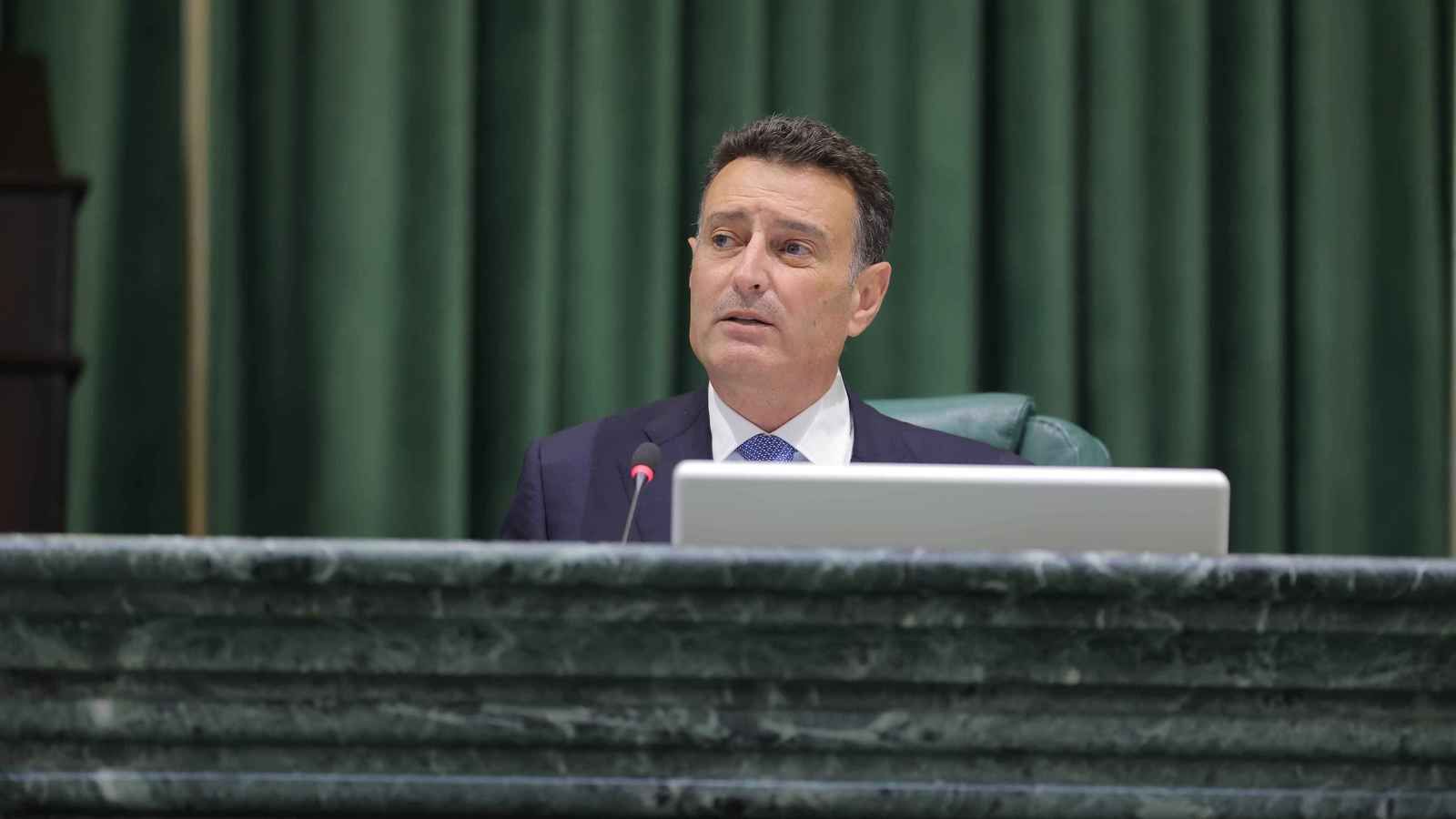 رئيس برلمان الأردن: لا توجد جهة خارجة عن سلطة وقوة الدولة