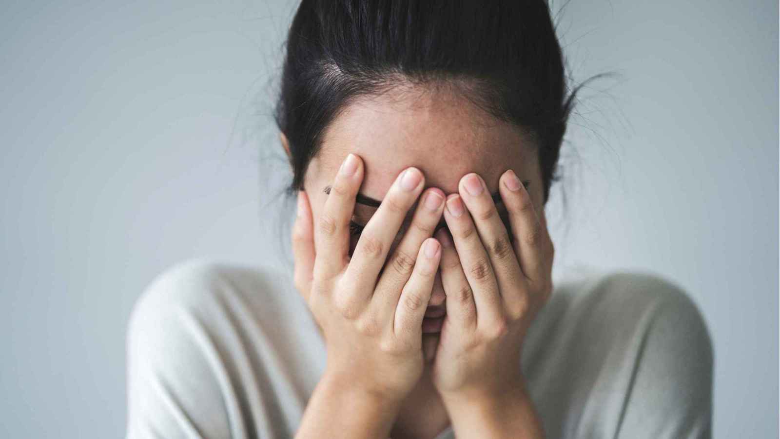 بدقيقة واحدة.. طريقة "بسيطة" تخلصك من القلق