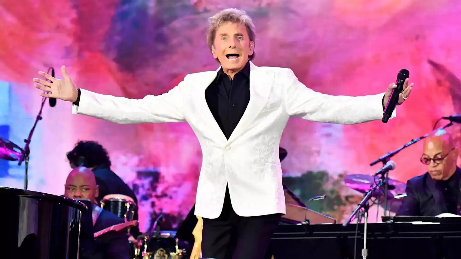 وصف تجربته بـ"الكابوس".. باري مانيلو يكشف تفاصيل معركته مع السرطان