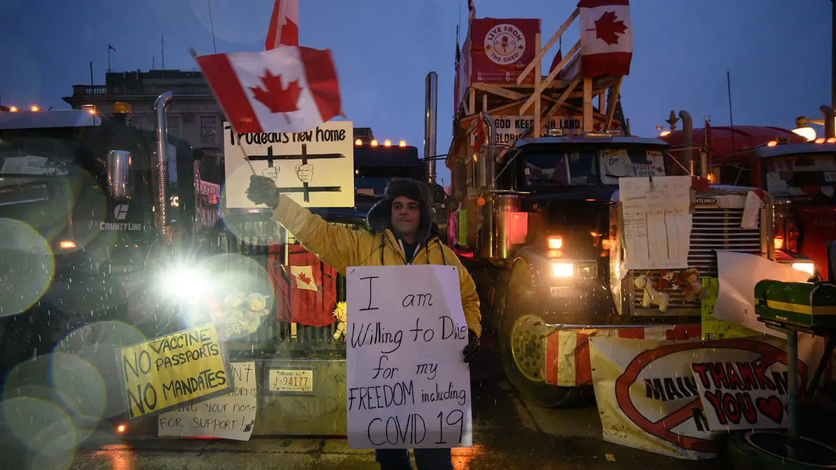 بايدن يحذر ترودو من "تداعيات خطيرة" لإغلاق الطرق مع أمريكا