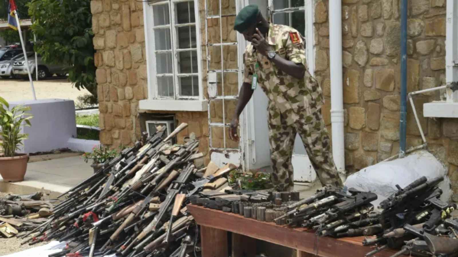 40 قتيلا في مواجهات بين ميليشيات الدفاع الذاتي وعصابة مسلحة وسط نيجيريا