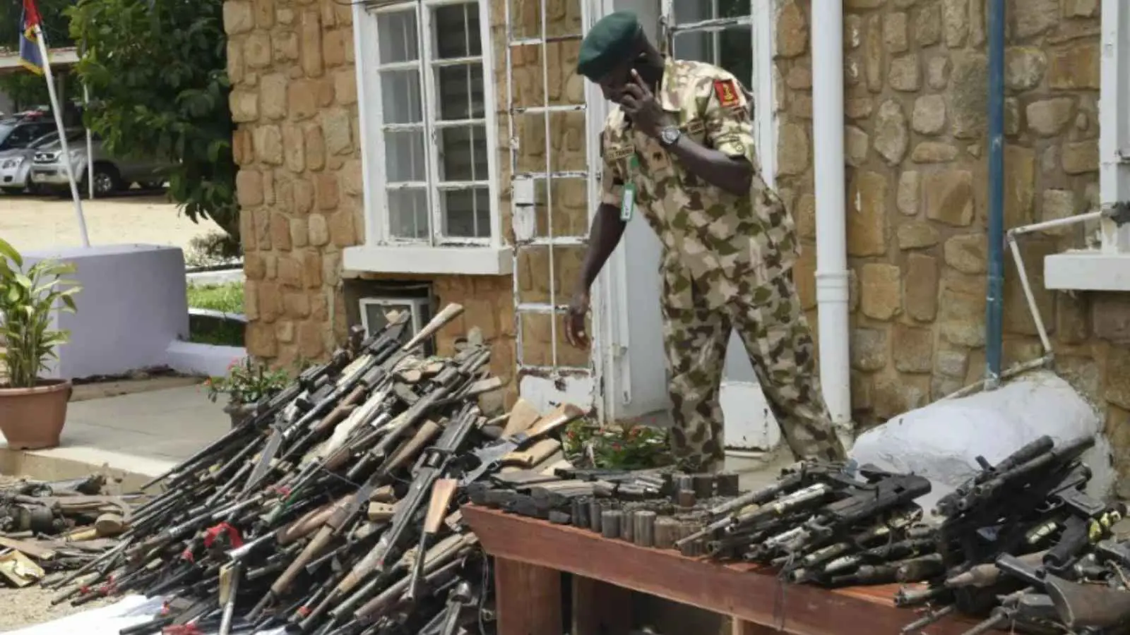 40 قتيلا في مواجهات بين ميليشيات الدفاع الذاتي وعصابة مسلحة وسط نيجيريا