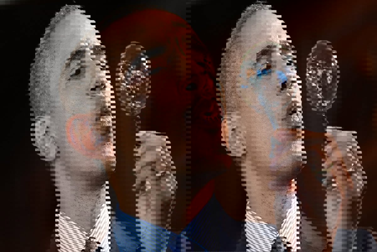 بعد مغادرة البيت الأبيض.. هل يبيع أوباما الملابس في هاواي؟