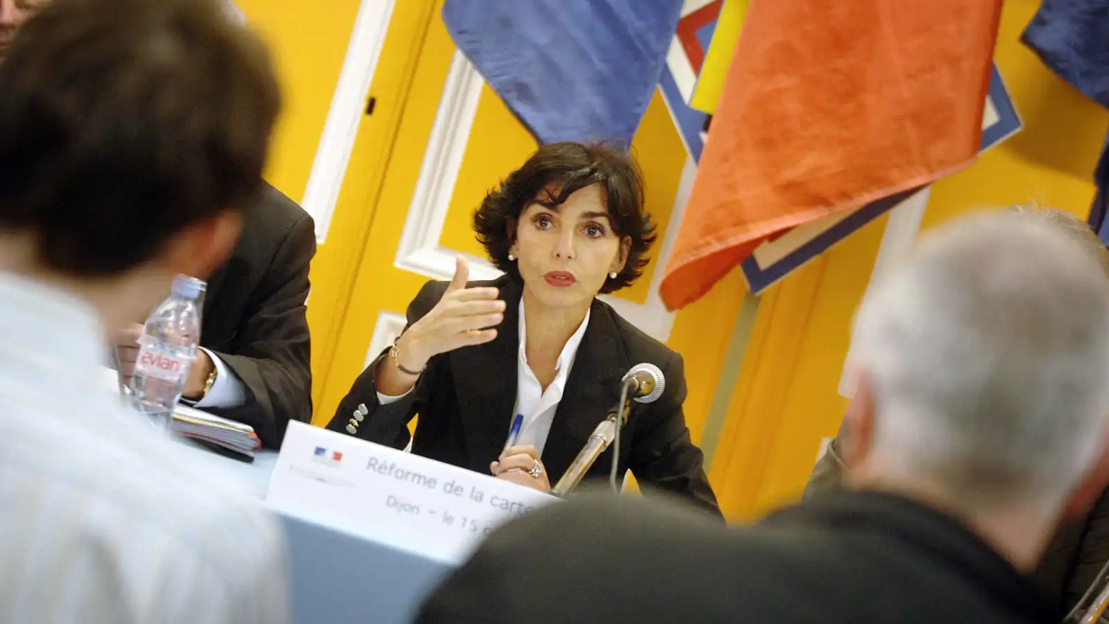 من وزيرة متهمة بالفساد لاشتراكي "ضعيف".. 6 مرشحين يتنافسون على رئاسة بلدية باريس