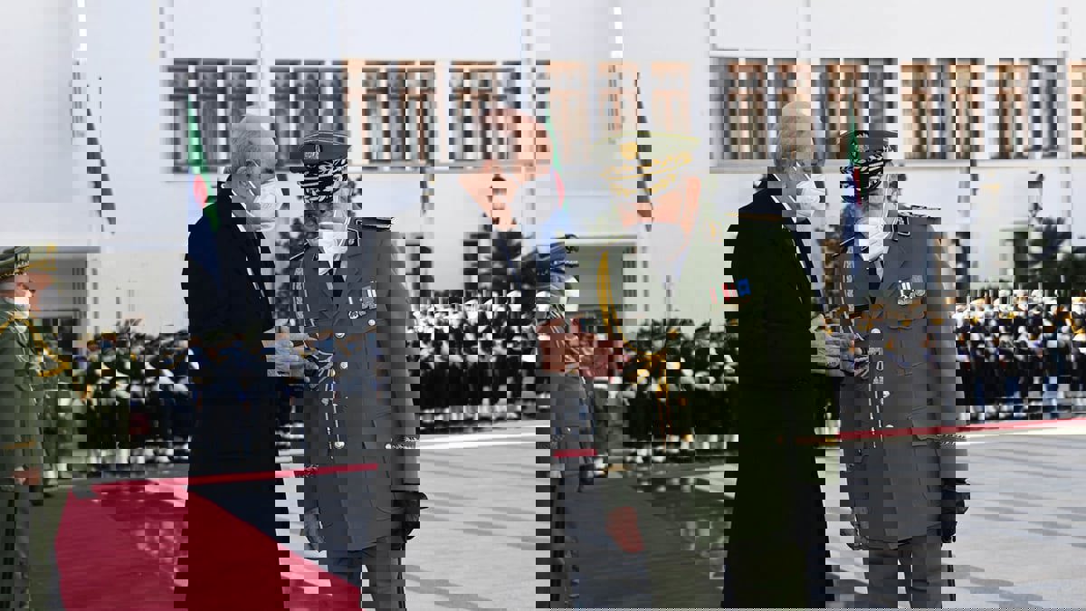 "جون أفريك": تبون وشنقريحة يقودان "ثورة صامتة" للسيطرة على الجهاز الأمني الجزائري