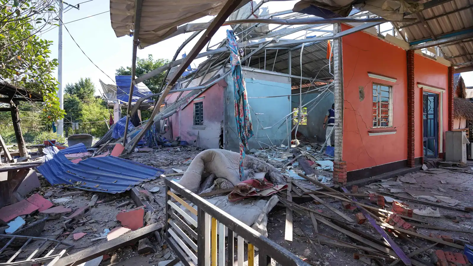 كمبوديا تتهم تايلاند بقصف مدينة حدودية