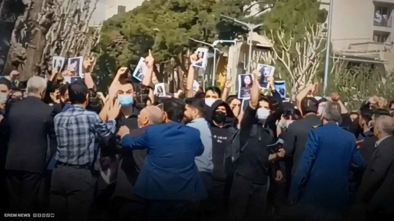 احتجاجات في الجامعات الإيرانية والطلاب يهتفون "الموت لخامنئي" (فيديو إرم)