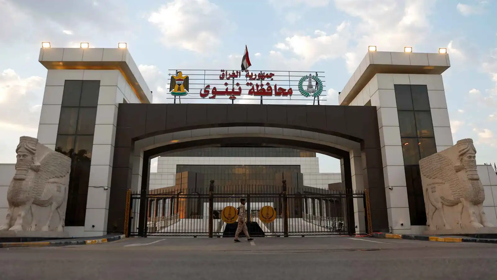 شعار جديد لمؤسسة حكومية يثير انتقادات في العراق (صور)