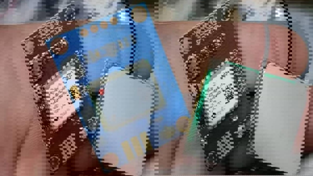 اليمن.. ضبط عشرات المستشعرات الخاصة بالطائرات المُسيّرة (صور)