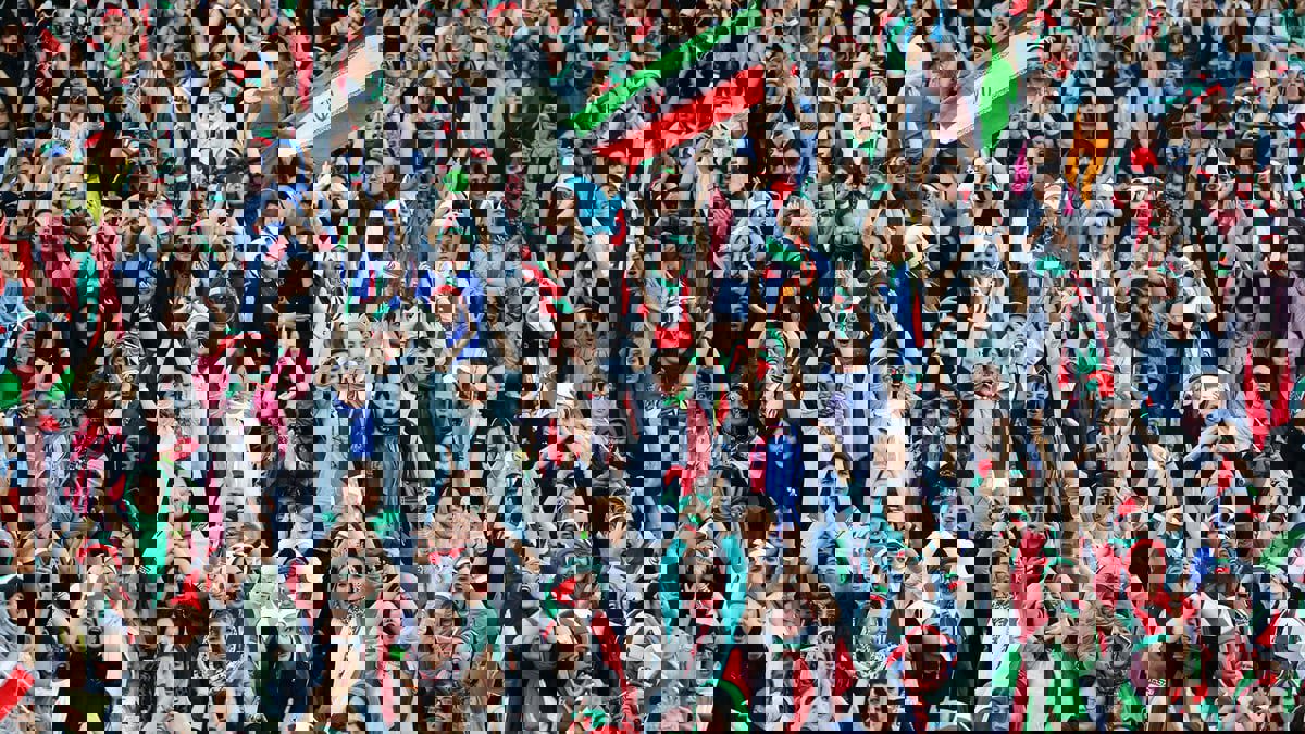 "فيفا" يشكل فريق عمل ثلاثي للسماح بدخول المرأة الإيرانية إلى الملاعب