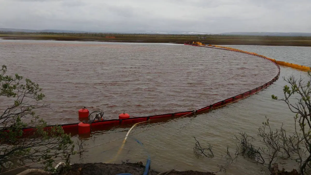 تغريم شركة روسية ملياريْ دولار بسبب تسرب غير مسبوق للوقود