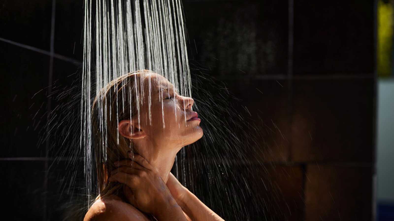 "الاستحمام الداكن".. سر الاسترخاء قبل النوم