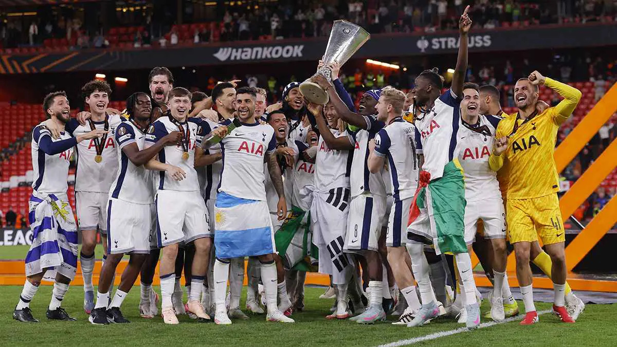 أول رد فعل من هاري كين بعد تتويج توتنهام بالدوري الأوروبي (صورة)