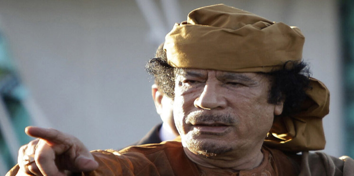 الجزائر تمنع حاملي جوازات "القذافي" من الدخول إليها