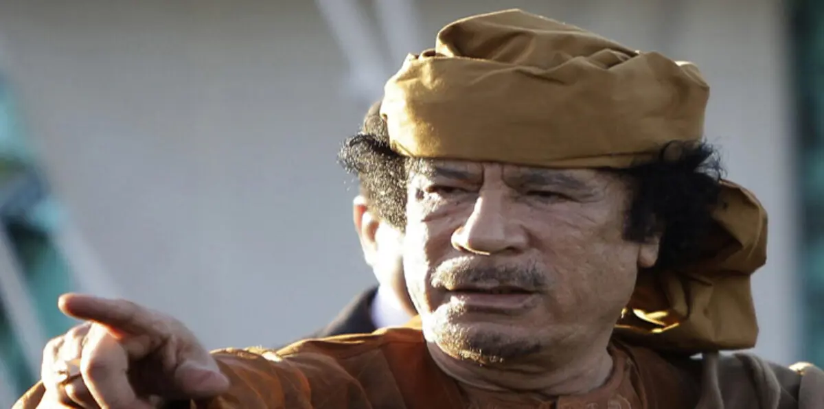 الجزائر تمنع حاملي جوازات "القذافي" من الدخول إليها