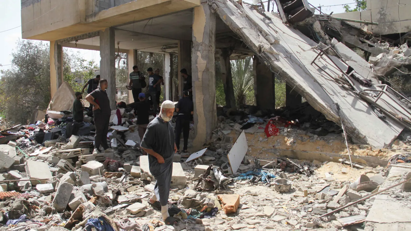 مجزرة مروعة.. 35 قتيلاً من عائلة واحدة بغارة إسرائيلية في جباليا (فيديو)