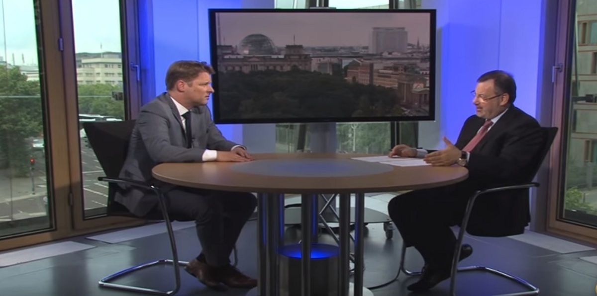 خبير ألماني يفاجئ قناة الجزيرة بهذا الوصف لأزمة قطر.. المذيع غيّر الموضوع مباشرة (فيديو)