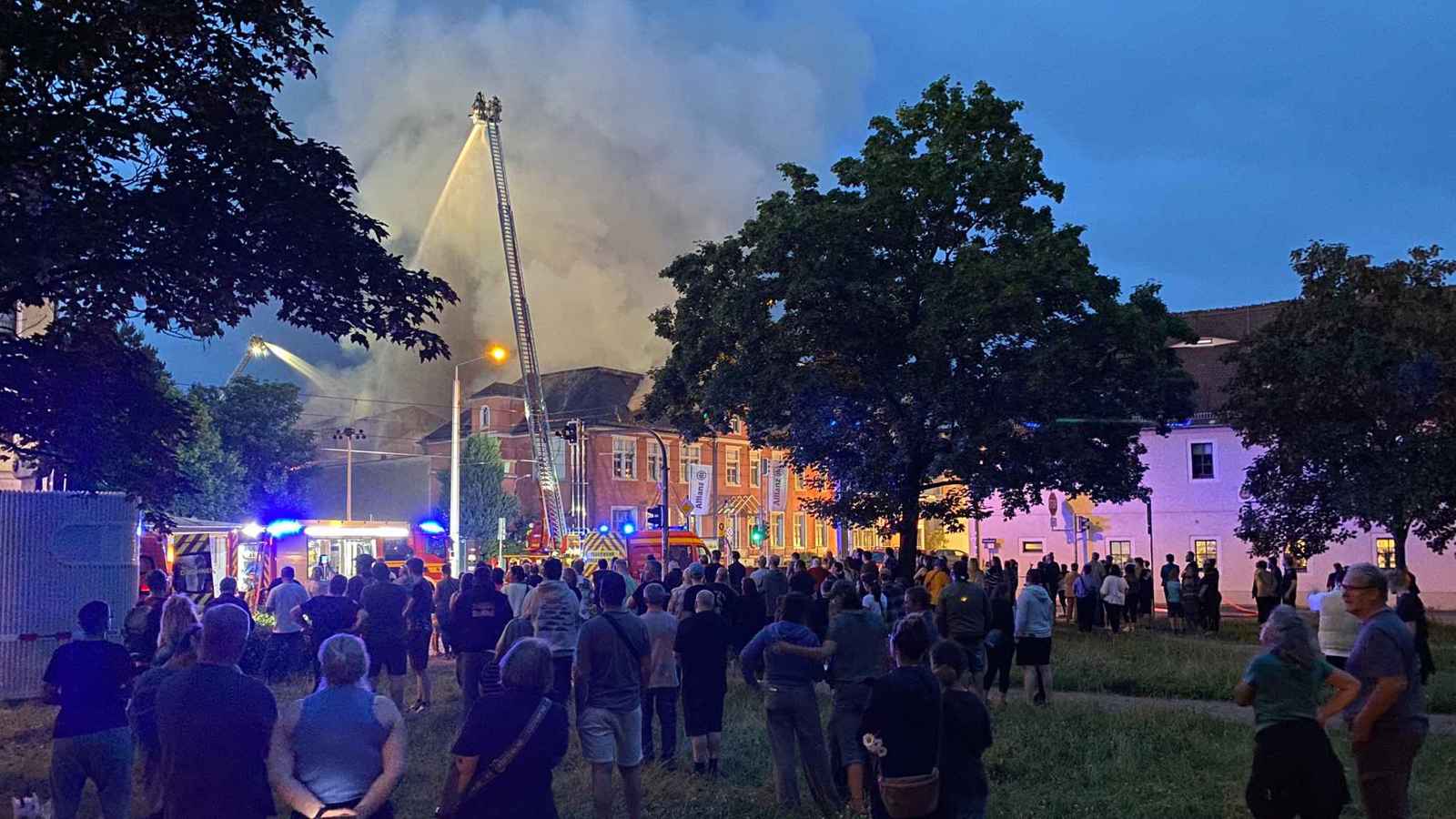 من الحرب العالمية.. حريق ضخم يلتهم معلما أثريا في ألمانيا (صور وفيديو)