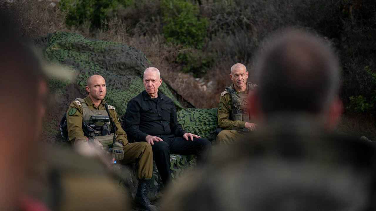 غالانت من الحدود اللبنانية: سنهاجم جوا وبحرا وبرا (فيديو)