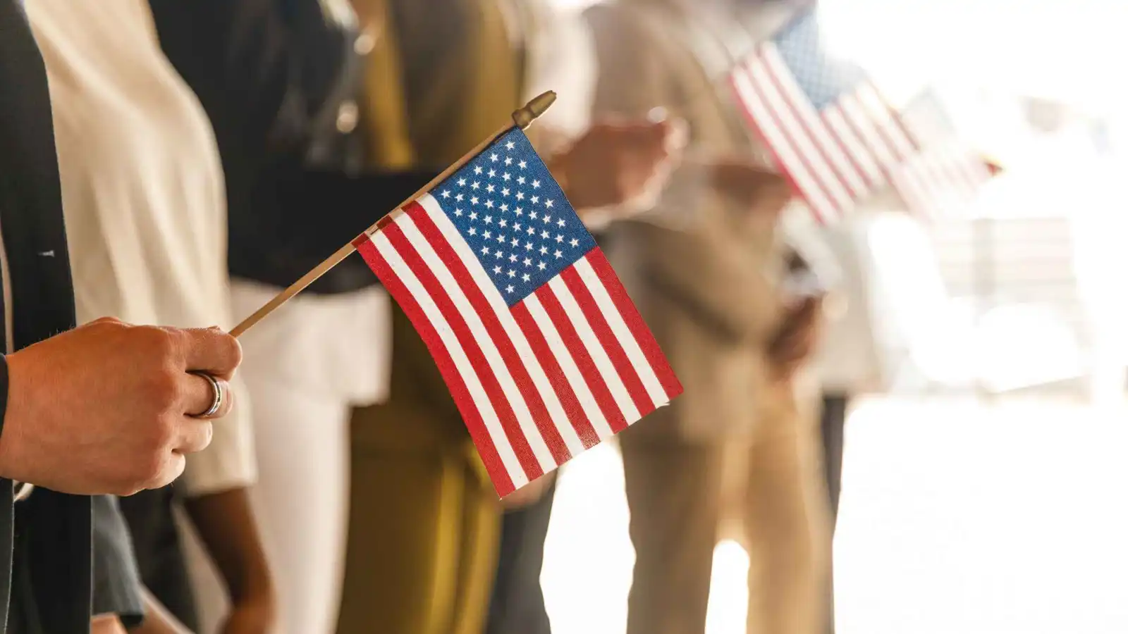 لأول مرة منذ 90 عاماً.. الأمريكيون يغادرون بلادهم