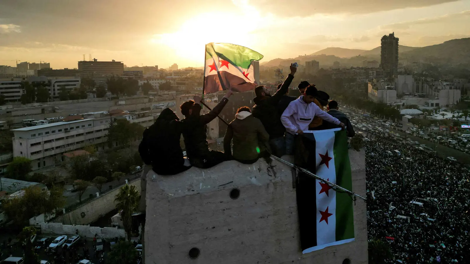 واشنطن وبروكسل تتقدمان خطوة نحو دمشق.. ماذا وراء كسر العزلة؟