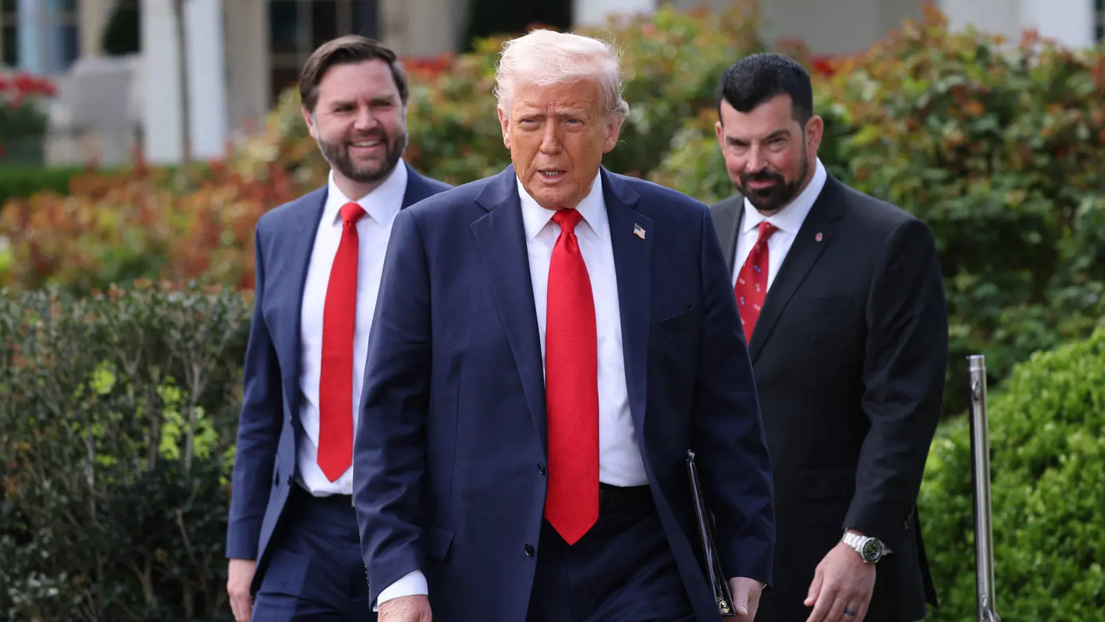 مؤسسات أمريكية تختار المواجهة لوقف "جموح ترامب"