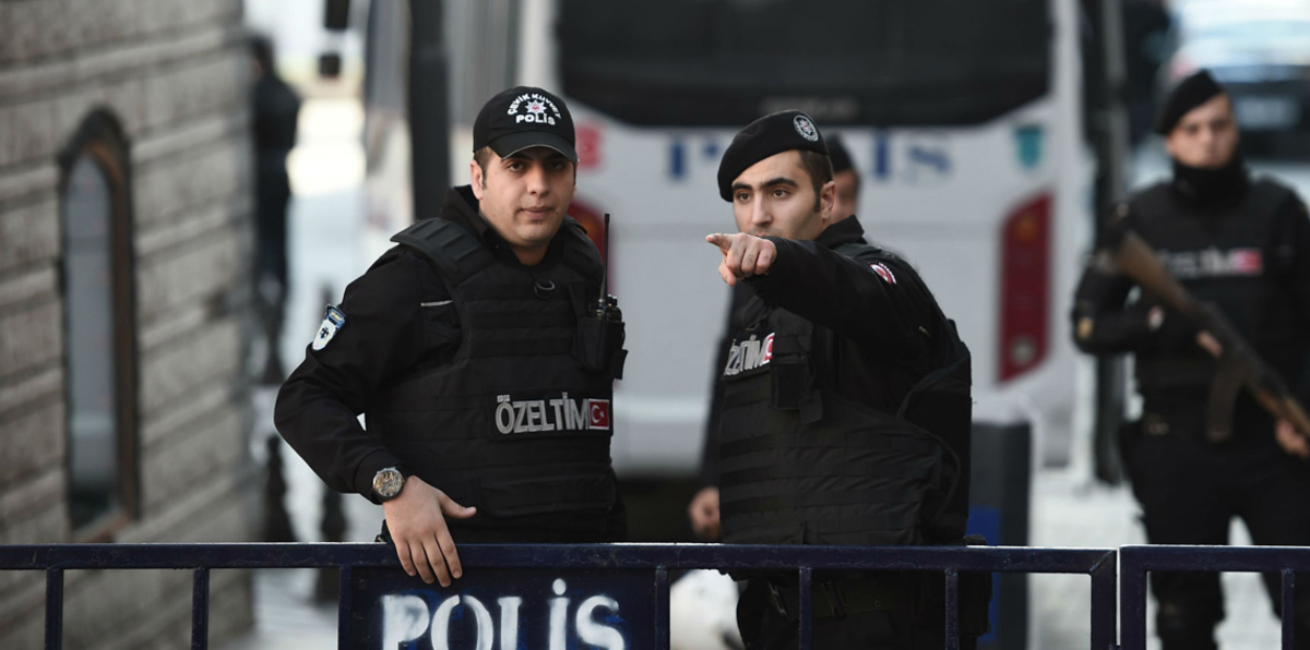 تركيا تعزل أكثر من 18 ألف موظف قبل رفع قانون الطوارئ