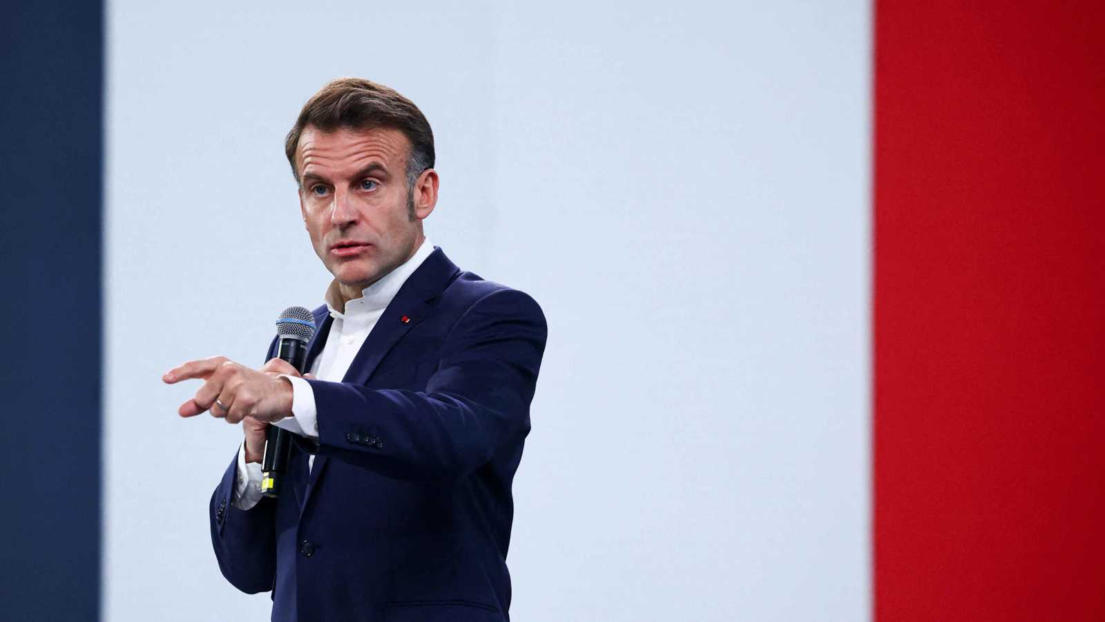 ماكرون يدعو لزيادة الضغوط على روسيا ومواصلة  "المجهود الحربي"