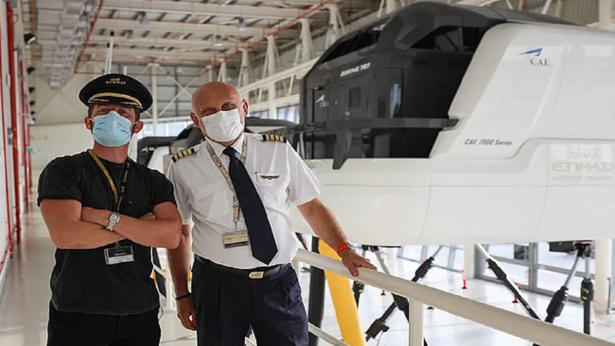 اشتعال مقاعد وصراخ ركاب.. مشاهد غير مسبوقة من تدريبات طواقم "الاتحاد للطيران"  (فيديو وصور)