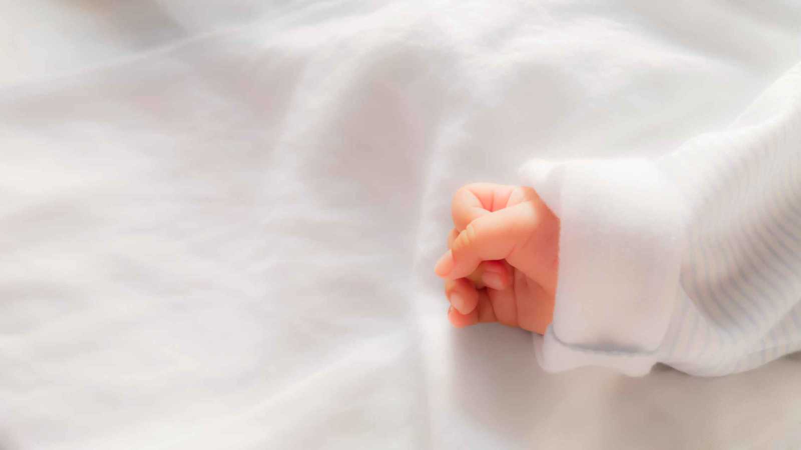 السجن 20 عاماً لوالدين بعد وفاة رضيعهما جوعاً