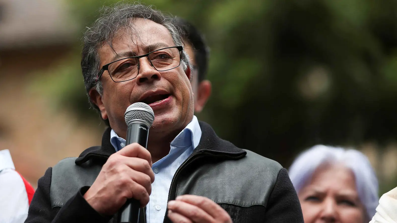 "عنصري وقد يخطط لانقلاب".. رسالة شديدة من رئيس كولومبيا لترامب