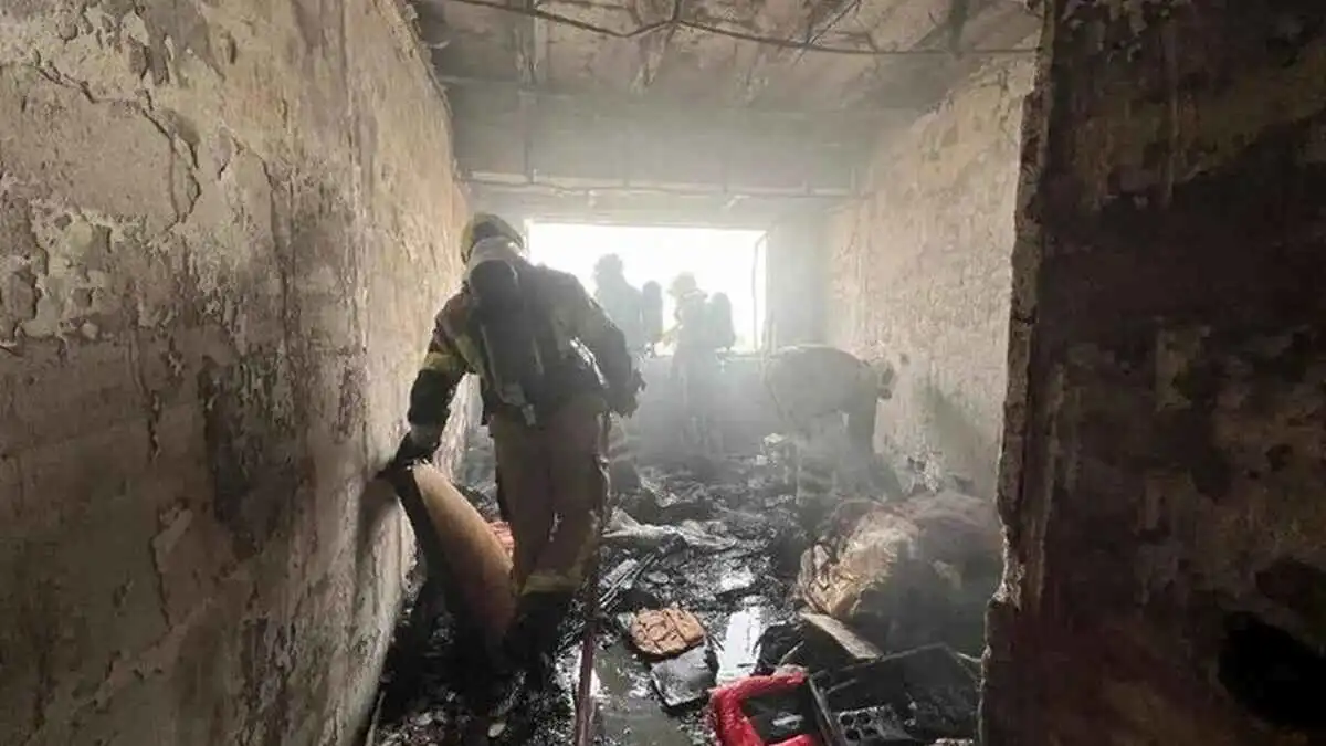 وفاة 9 عمال إثر حادث اختناق بالغاز في أصفهان (فيديو)