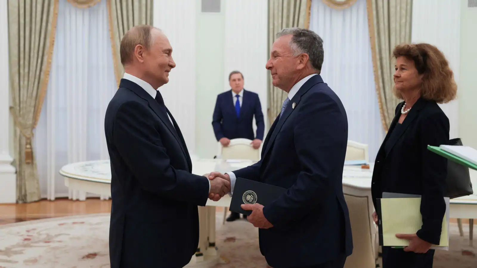 قبيل انتهاء مهلة ترامب.. بوتين يلتقي ستيف ويتكوف (فيديو)