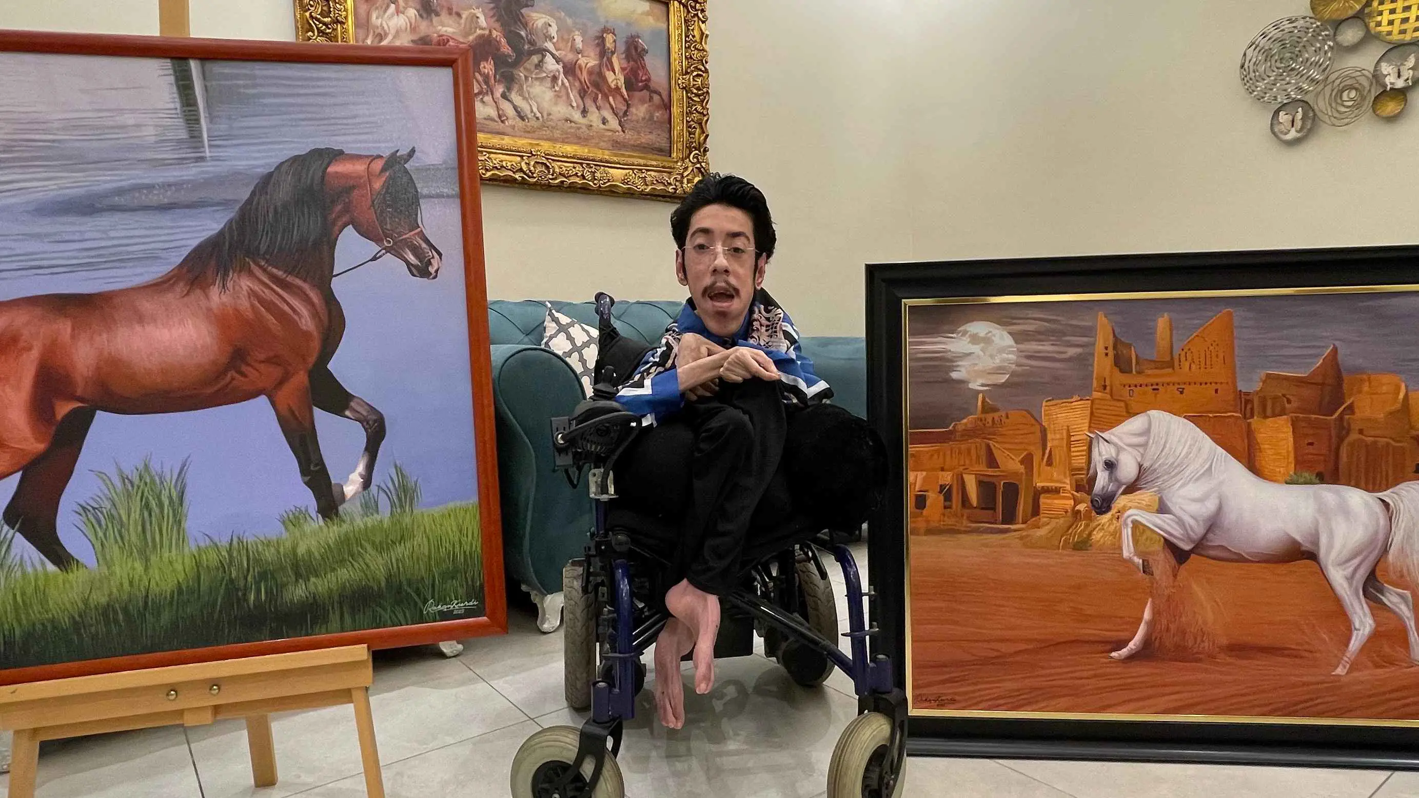 من ذوي الهمم.. . التهاني تنهال على أشهر رسام سعودي بمولوده الأول