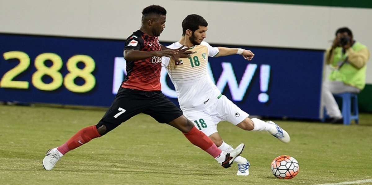 الأهلي يهزم الإمارات ويقلص الفارق مع العين