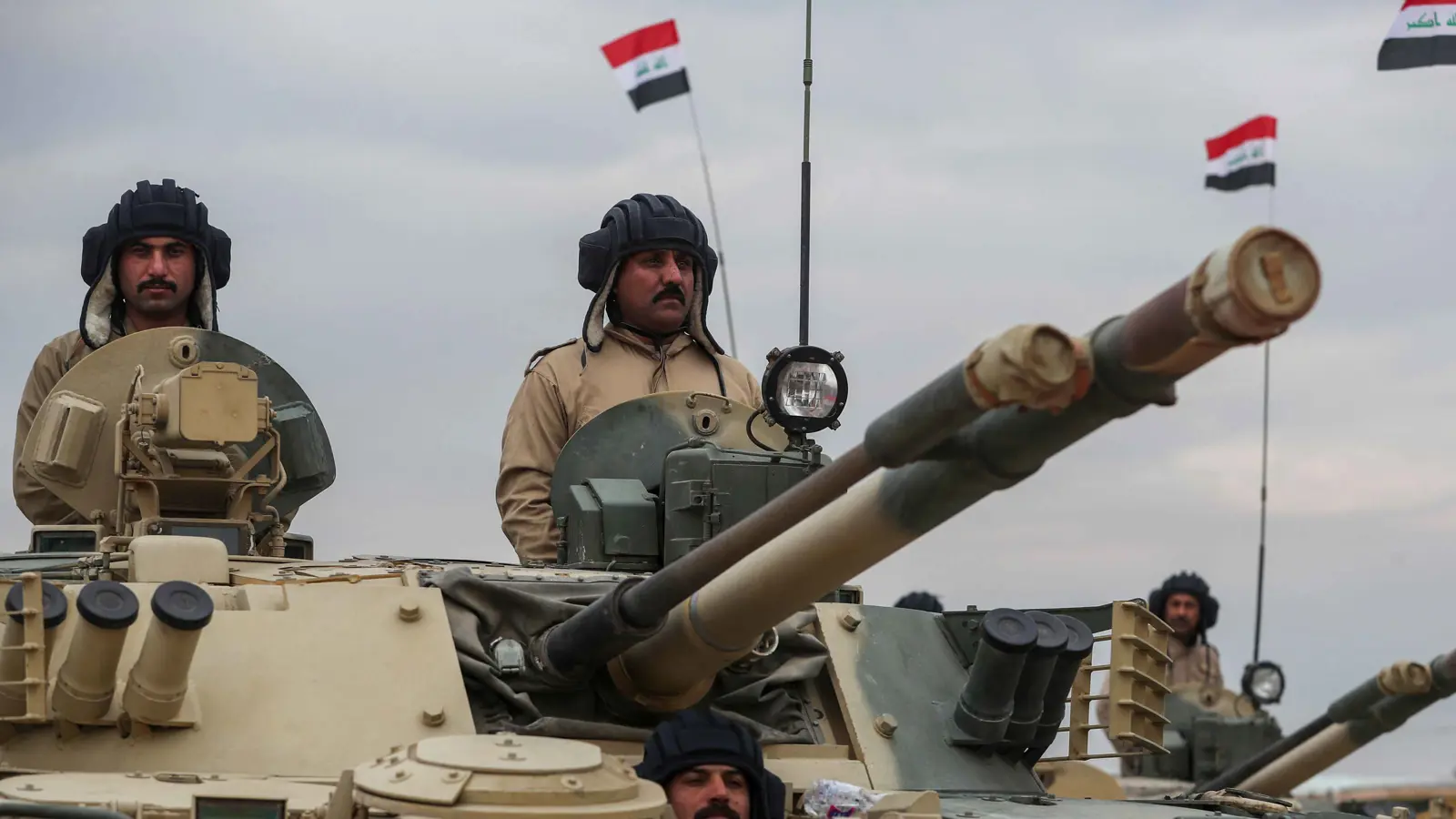 لسد الفجوات الحدودية.. العراق يتحرك بعد الانسحاب الأمريكي من شرق سوريا