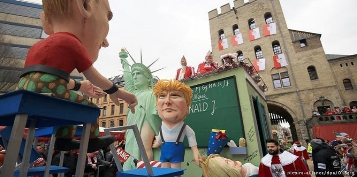 بالصور.. في أربعينية الكرنفال العالمي ترامب وتيريزا ماي والتراشق بوحل الطين العكر