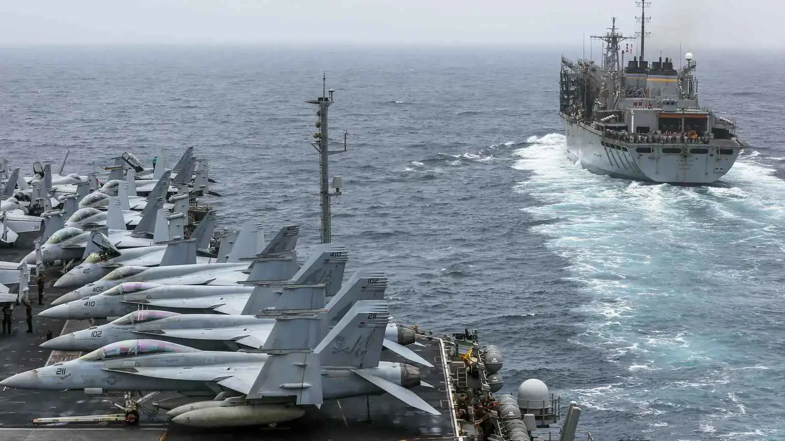 10 قطع بحرية أمريكية في الشرق الأوسط بعد تهديد إيران