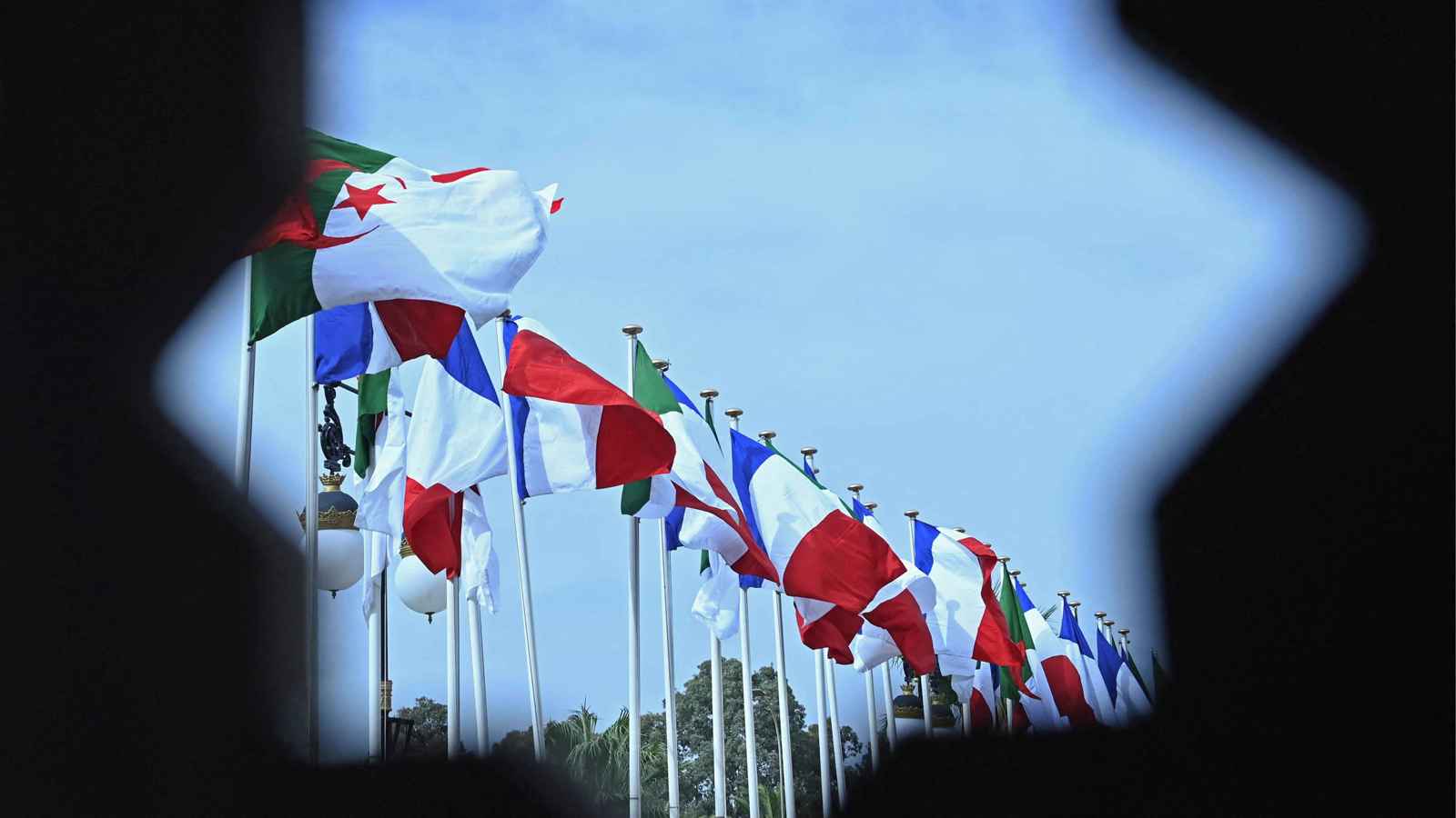 "تأشيرة الدبلوماسيين".. آخر فصول القطيعة بين الجزائر وباريس