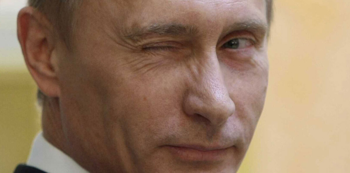 بالفيديو.. بوتين يفاجئ رواد الساحة الحمراء في موسكو بهذا الفعل