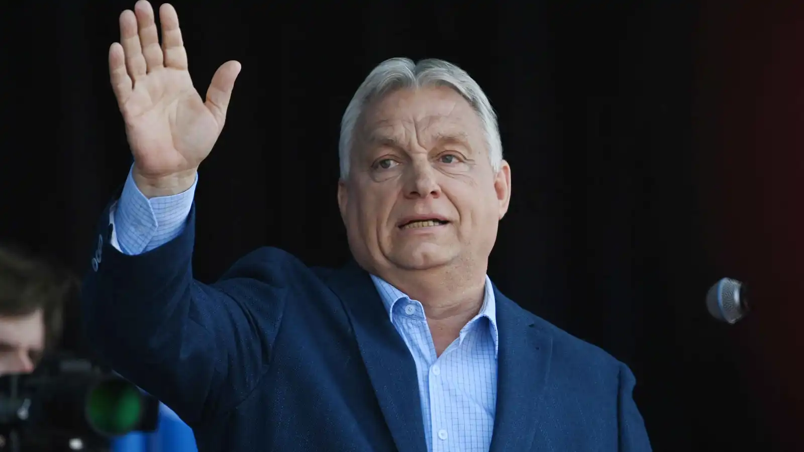 "اليوم العالم أكثر أماناً".. رئيس وزراء المجر يرحب بقمة ألاسكا