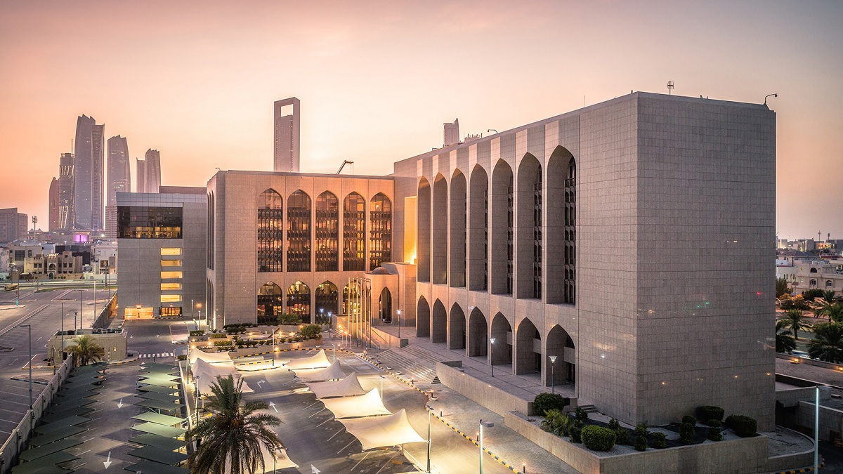 "المركزي" الإماراتي يتوقع نمو الاقتصاد 4.3% في 2024
