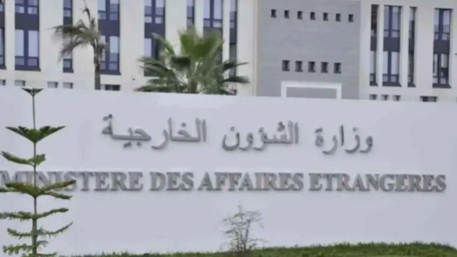 الجزائر ترفض اتهامات فرنسا بممارسة "إرهاب الدولة" على أرضها