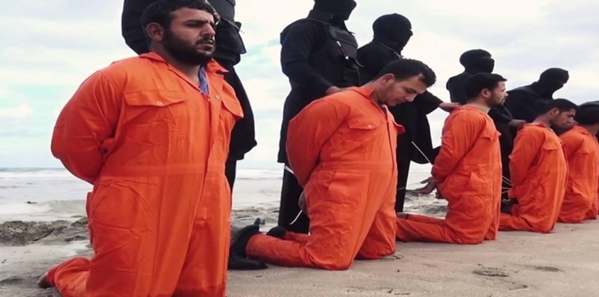 بعد ذبحهم 21 قبطيًا مصريًا.. إحالة 19 مسلحًا من داعش لمحاكمة عاجلة