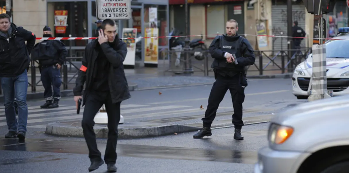 الشرطة الفرنسية تحاصر مطلق النار في باريس