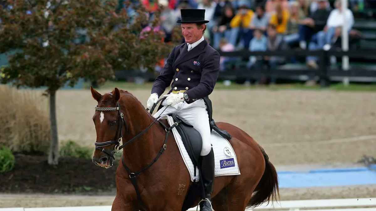 بعد فيديو صادم يُظهره يُسيء إلى حصانه.. إيقاف متسابق فروسية أولمبي